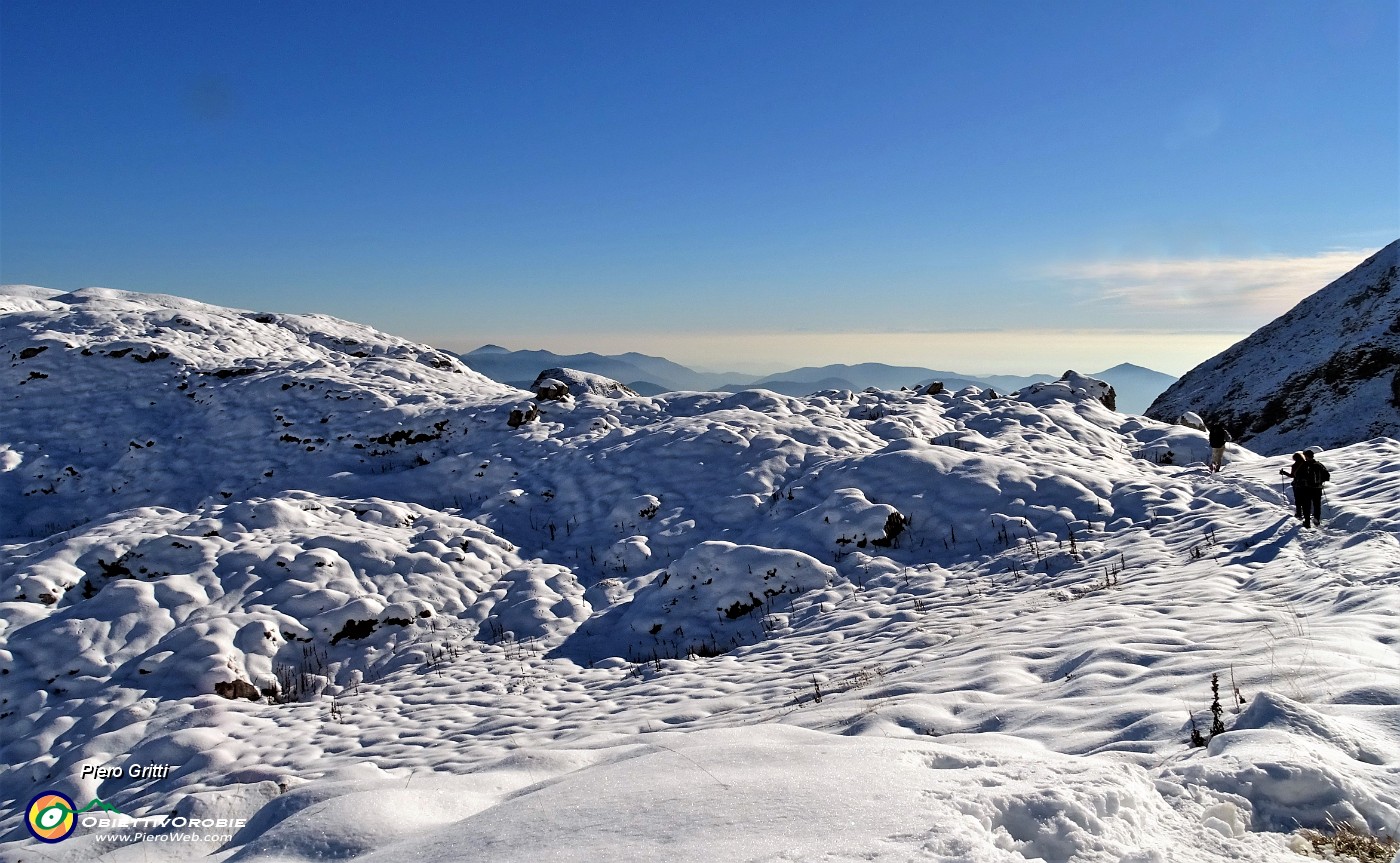 67 In discesa dalla Bocchetta di Cima Grem verso il Bivacco Mistri.JPG -                                